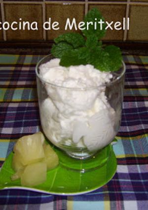 Una foto de Helado de yogurt y piña sin lactosa