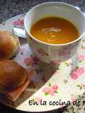 Crema de verduras con panecillos integrales