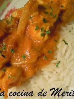 Una foto de Pechugas de pollo con salsa de coco y curry