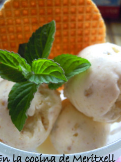 Una foto de Helado básico con galletas y nueces