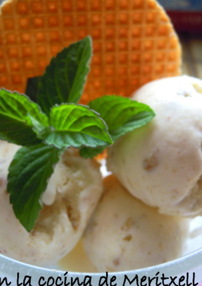 Una foto de Helado básico con galletas y nueces