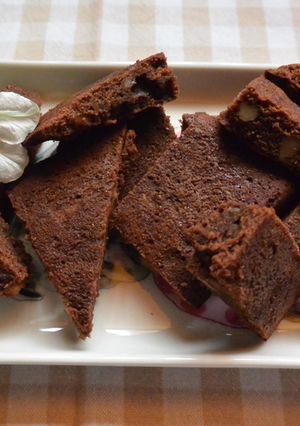 Una foto de Brownie de chocolate en estuche de vapor Lékué