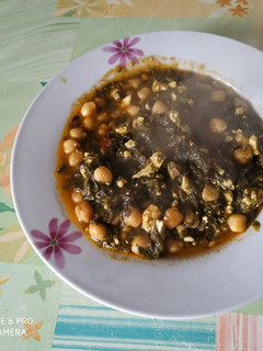 Una foto de Garbanzos con espinacas