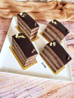صورة لوصفة كيك بالشوكولاتة والقهوة بدون دقيق 🍫☕️