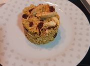 Una foto de arroz basmati con pasas