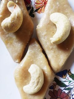 কাজু খোয়ার বরফি (kaju khoyar barfi recipe in Bangla) রেসিপির প্রধান ছবি