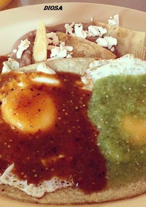 Una foto de Huevos divorciados