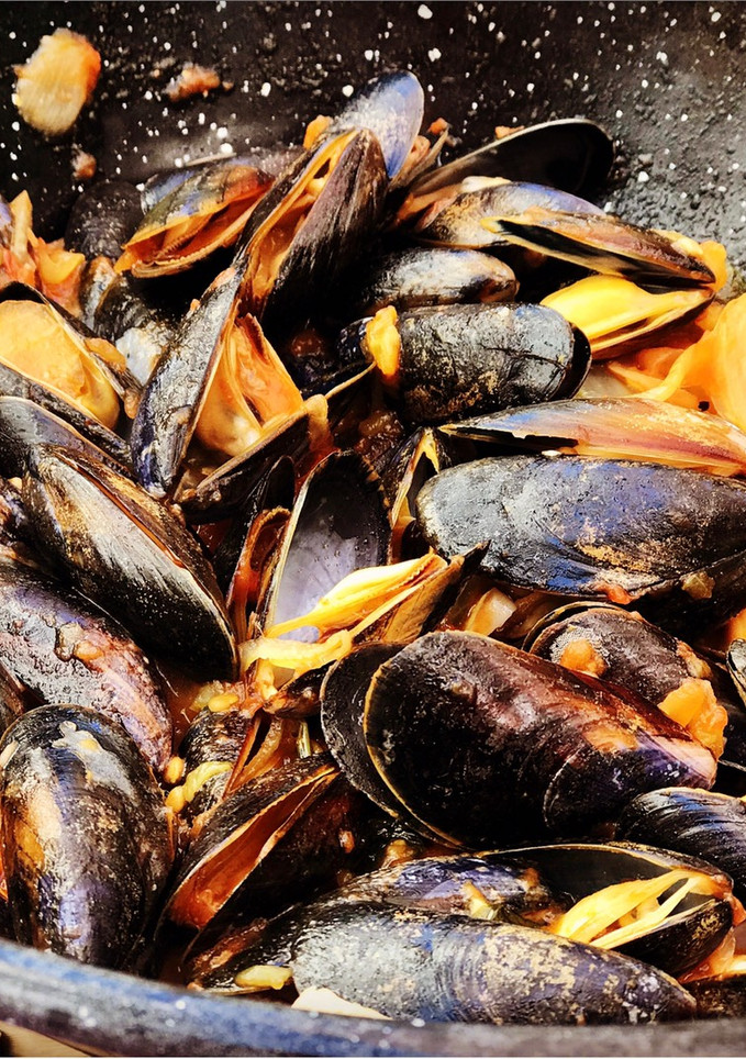 Una foto de Mejillones de roca en salsa