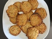 Una foto de galletas de avena y miel