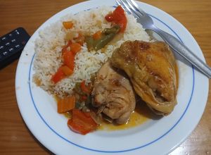 Foto de Coxas de Frango com Pimentos e Cenouras