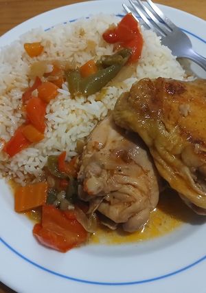 Foto de Coxas de Frango com Pimentos e Cenouras