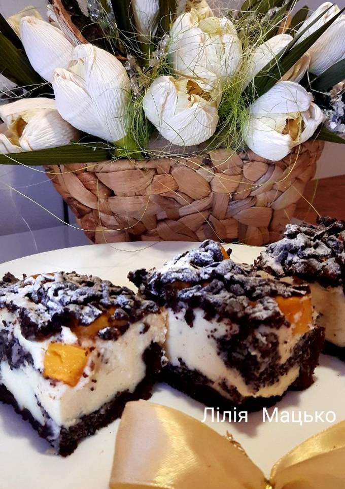 Сирний маківник з персиками