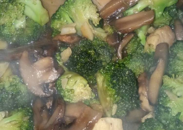 Langkah Mudah untuk Menyiapkan Tumis Brokoli Ayam Jamur yang Lezat