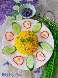 Hình của món Cơm chiên lạp xưởng,chả lụa và trứng.