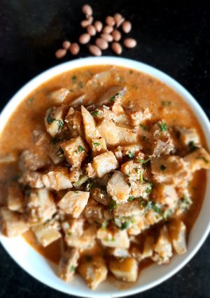 A picture of Peanut banana curry.