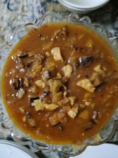 صورة لوصفة 🍗 يخنة الباذنجان مع قطع الدجاج 🍆