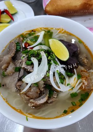 Hình của món Bún gân nạm.