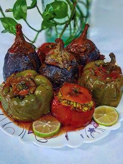 عکسی از دستور دلمه بادمجان🍆 گوجه🍅 فلفل دلمه🫑
