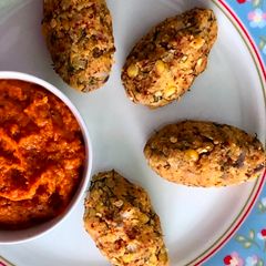 A picture of Nuchinunde | ನುಚ್ಚಿನುಂಡೆ | steamed split chickpeas dumpling.