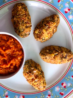 A picture of Nuchinunde | ನುಚ್ಚಿನುಂಡೆ | steamed split chickpeas dumpling.