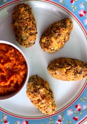 A picture of Nuchinunde | ನುಚ್ಚಿನುಂಡೆ | steamed split chickpeas dumpling.