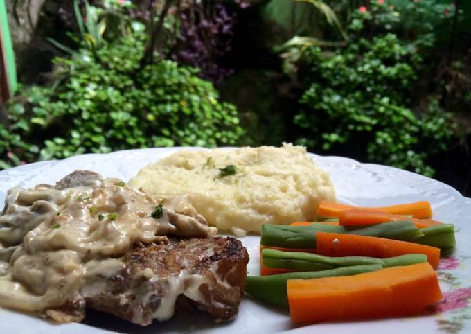 Resep Sirloin steak with mushroom sauce and mashed potato oleh Rifka
