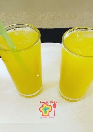 A picture of Pineapple and ginger juice.