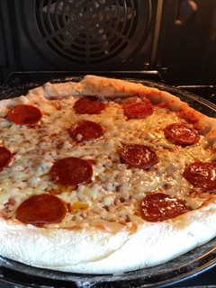 Kovászos pizzatészta (viszonylag gyorsan) recept fotója