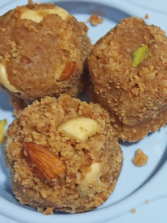 અડદિયા (Adadiya Recipe In Gujarati) રેસીપી મુખ્ય ફોટો