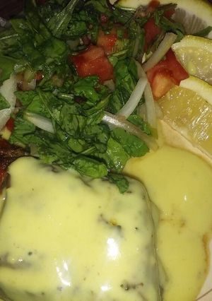 Una foto de Vacío al vino con salsa de mostaza