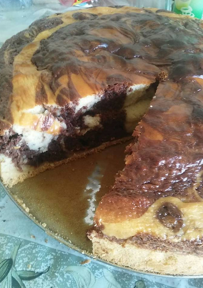 Una foto de Bizcocho marmolado de queso y chocolate