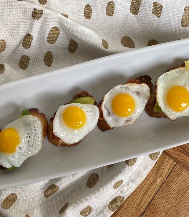 Una foto de Mini "tostadas" de aguacate