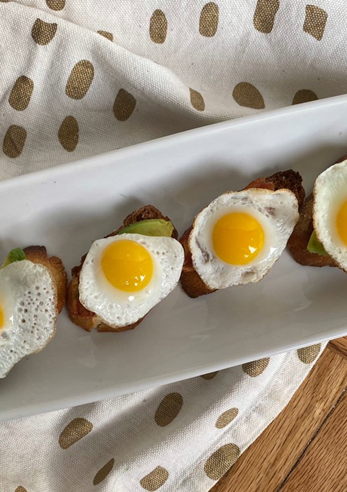 Una foto de Mini "tostadas" de aguacate