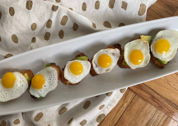 Mini "tostadas" de aguacate