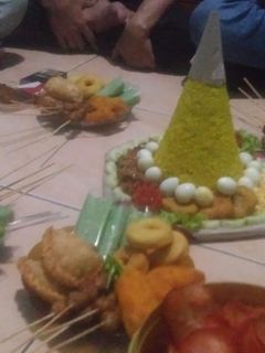 Foto resep Nasi Kuning Gampang dan Simple pakai rice cooker