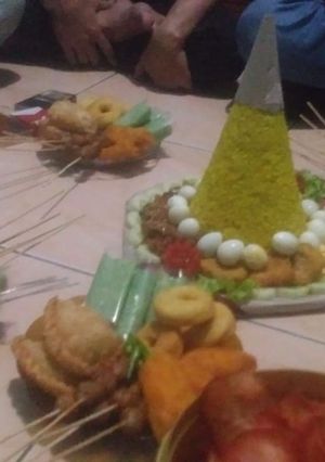 Foto resep Nasi Kuning Gampang dan Simple pakai rice cooker