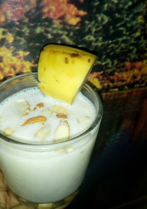 બનાના શેક(Banana shake Recipe in Gujarati) રેસીપી મુખ્ય ફોટો