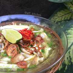 A picture of Soto ayam bening.