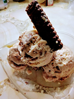 Una foto de Helado de dulce de leche y chocolinas, chocotorta