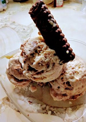 Una foto de Helado de dulce de leche y chocolinas, chocotorta