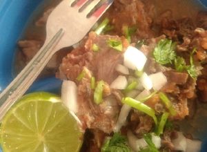 Una foto de Birria de ternera estilo Aguascalientes