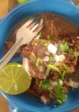 Una foto de Birria de ternera estilo Aguascalientes