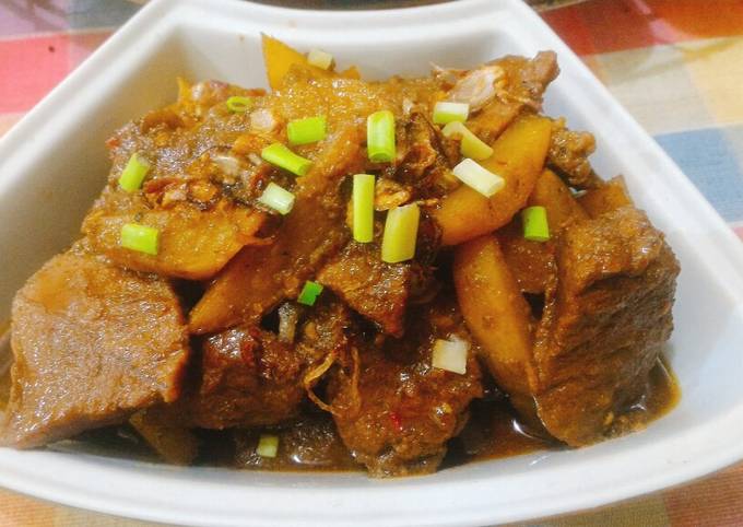 29. Semur Daging Sapi