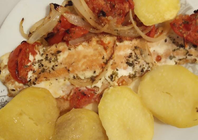 Filete de salmón con verduras, al horno
