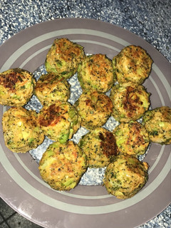 Una foto de Dados de brócoli y queso