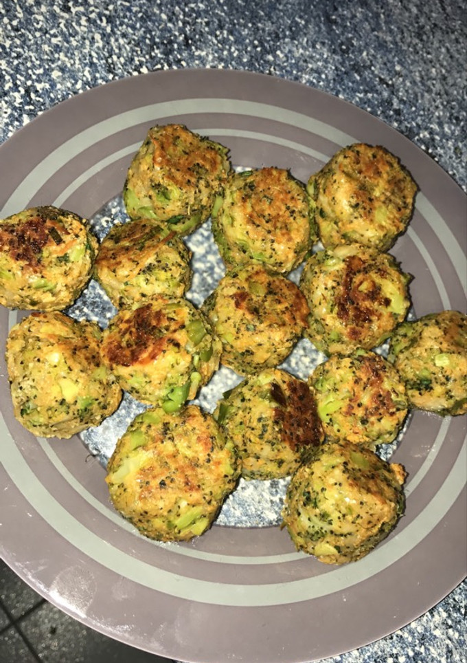Una foto de Dados de brócoli y queso