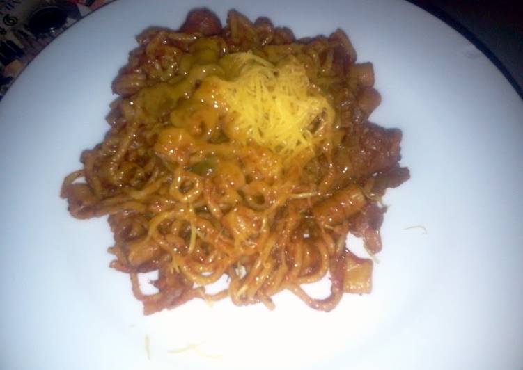 Recipe of Yummy sausage with bolonaise sauce and pasta