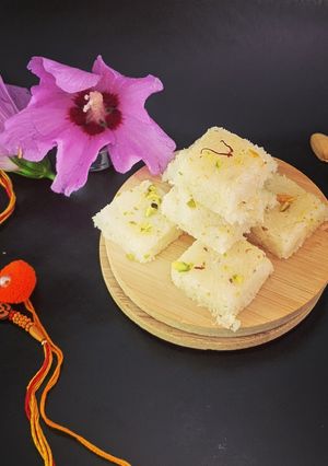 A picture of Coconut Burfi.