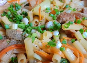 Hình của món Nui xào rau củ thịt bò.