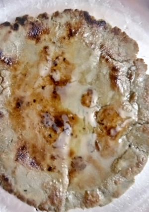 A picture of Bajre ki roti.
